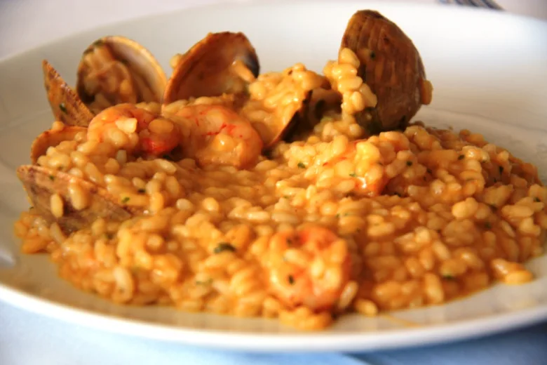 Arroz con sepia y gambas