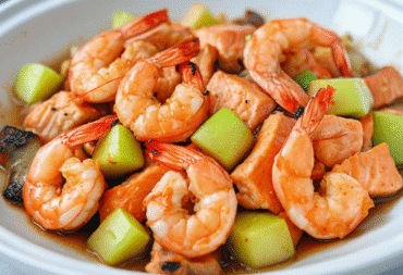 Salteado de calabacín con gambas